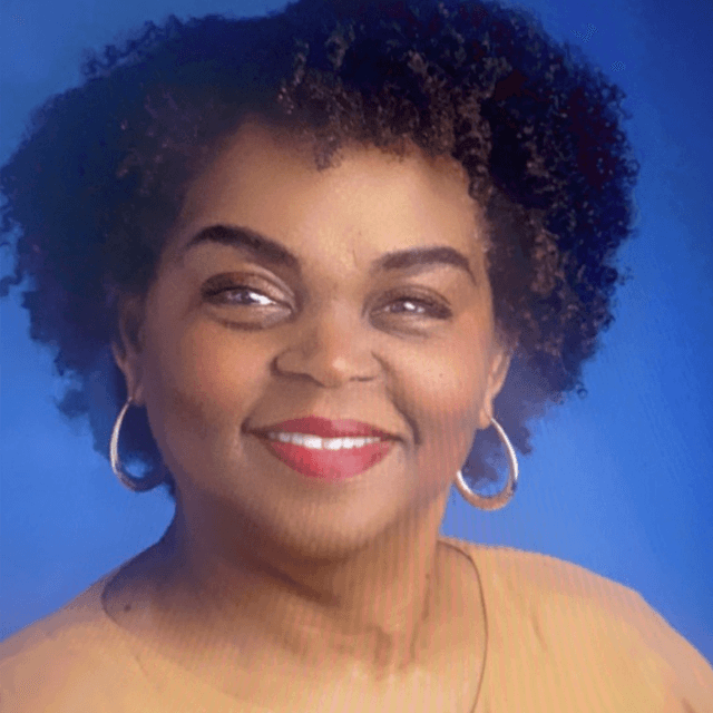 Headshot photo of Elaine Coates